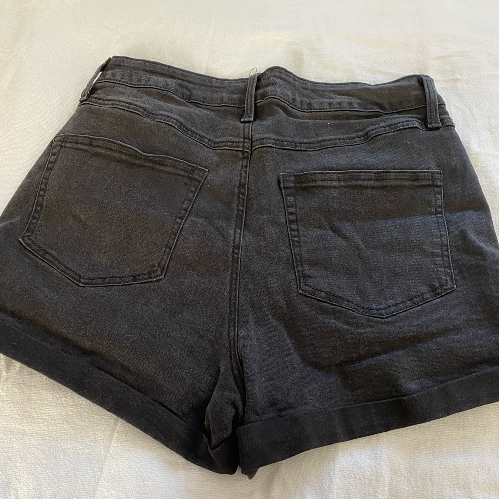 Shorts - Picture 2 of 6